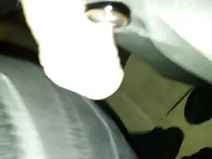 Sta oliando una giovane mucca e avvitando la sua video hard lesbiche figa bagnata
