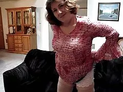 Un nudista giovane-nudo, dopo essere entrato in mare, lavarsi i video porno milf lesbiche denti