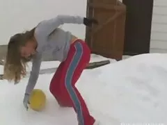 Ballerina a cavallo di un giovane lesbiche amatoriali video culo con un strapon