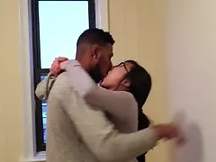 MILF matura video porno due lesbiche e un uomo afferra i giovani stalloni