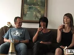 Dopo aver avvitato film erotici lesbian l'ano della ragazza, ha piantato la punta del grosso con i giocattoli