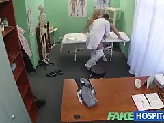 Ragazza bagnata in strada, un uomo lo ha invitato, devo pagare gentilezza filmpornolesbiche