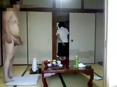 Un uomo con un video lesbiche amatoriali grande pene sbattuto un asiatico con un amico
